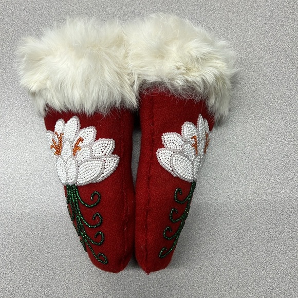 Rabbit Fur and Beaded Lotus Flower Mittens - Picture 8 of 8